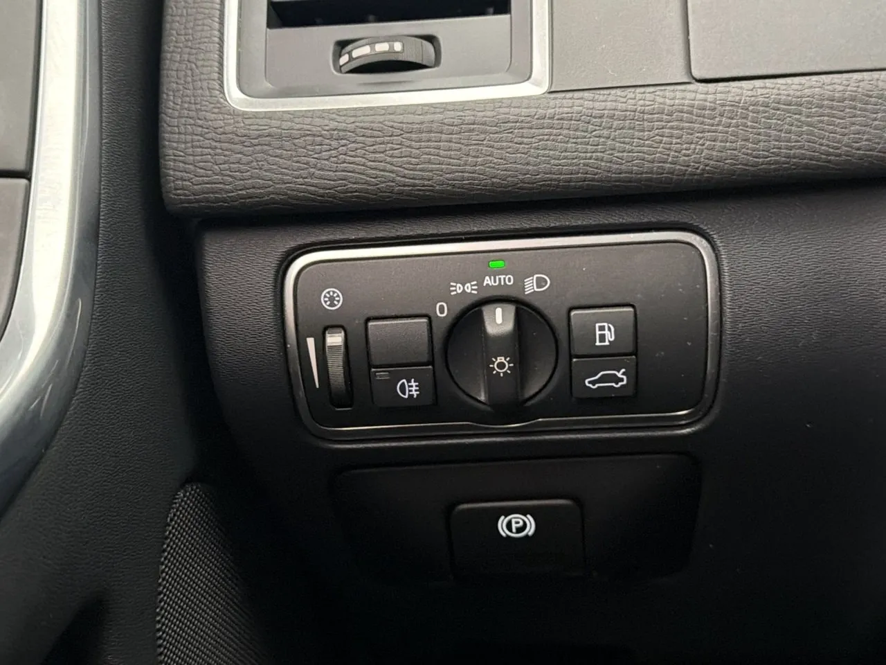 Vehicle image 29