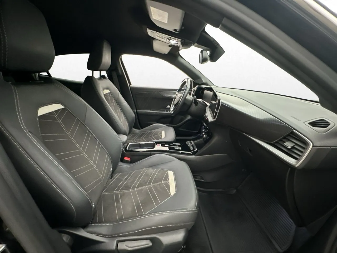 Vehicle image 25