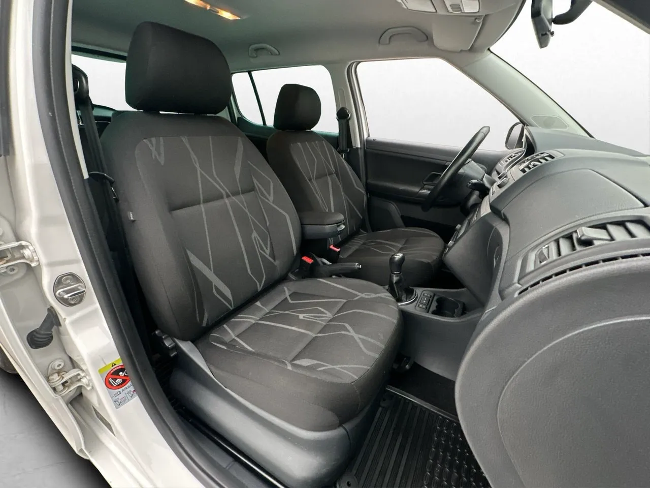 Vehicle image 19