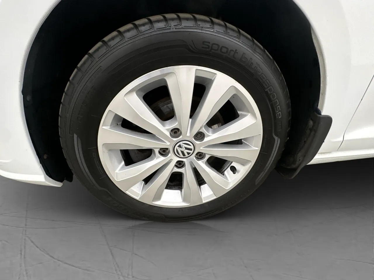 Vehicle image 25