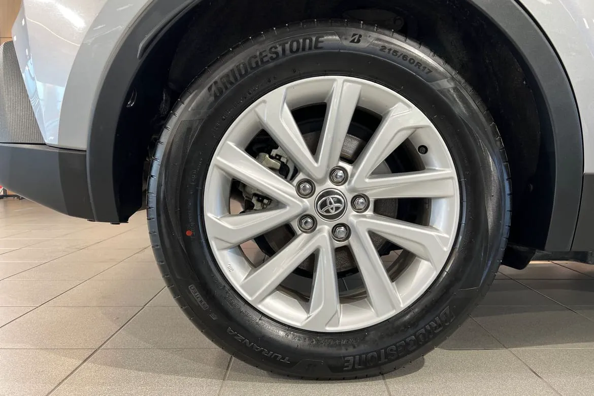 Vehicle image 16