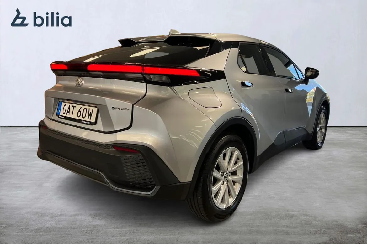 Vehicle image 18