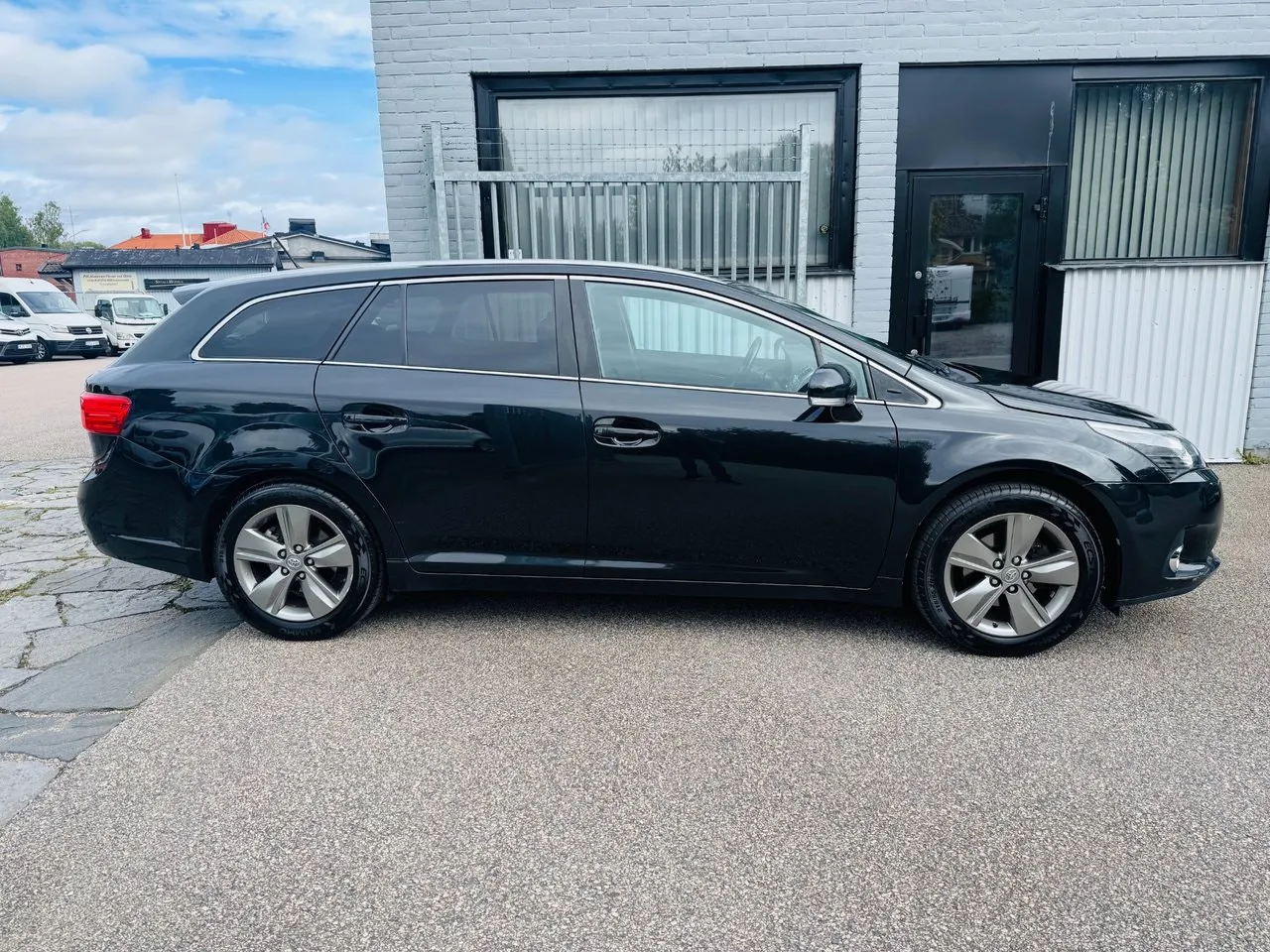 Vehicle image 9