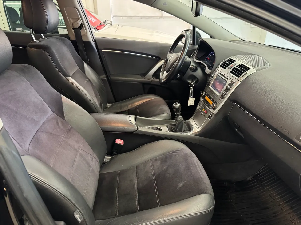 Vehicle image 16