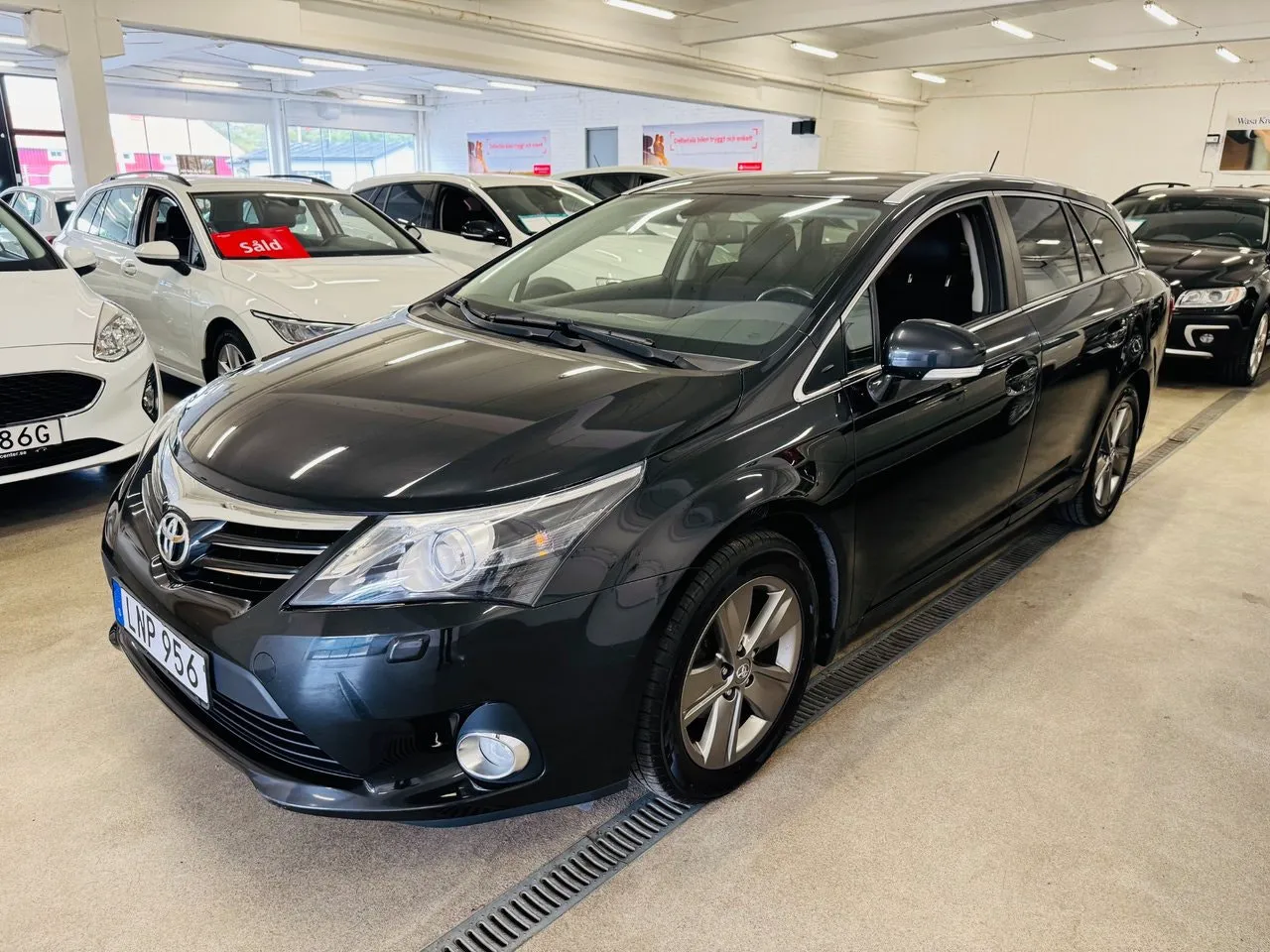 Vehicle image 13