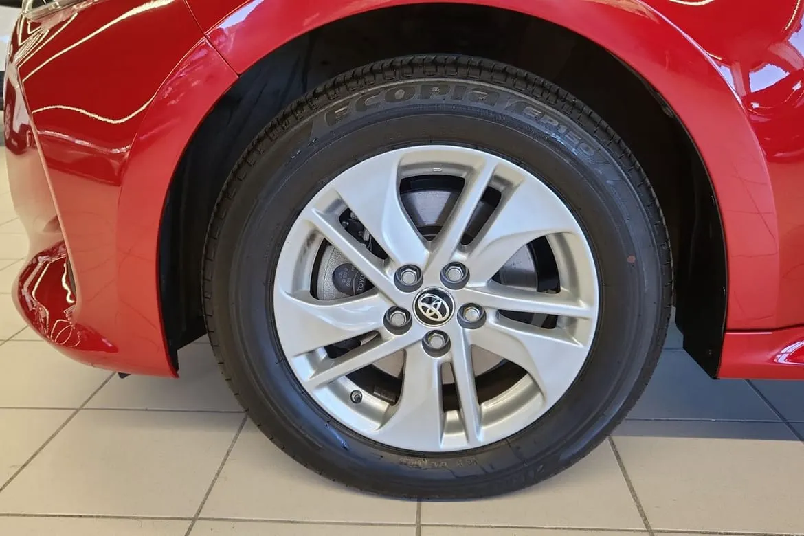 Vehicle image 15