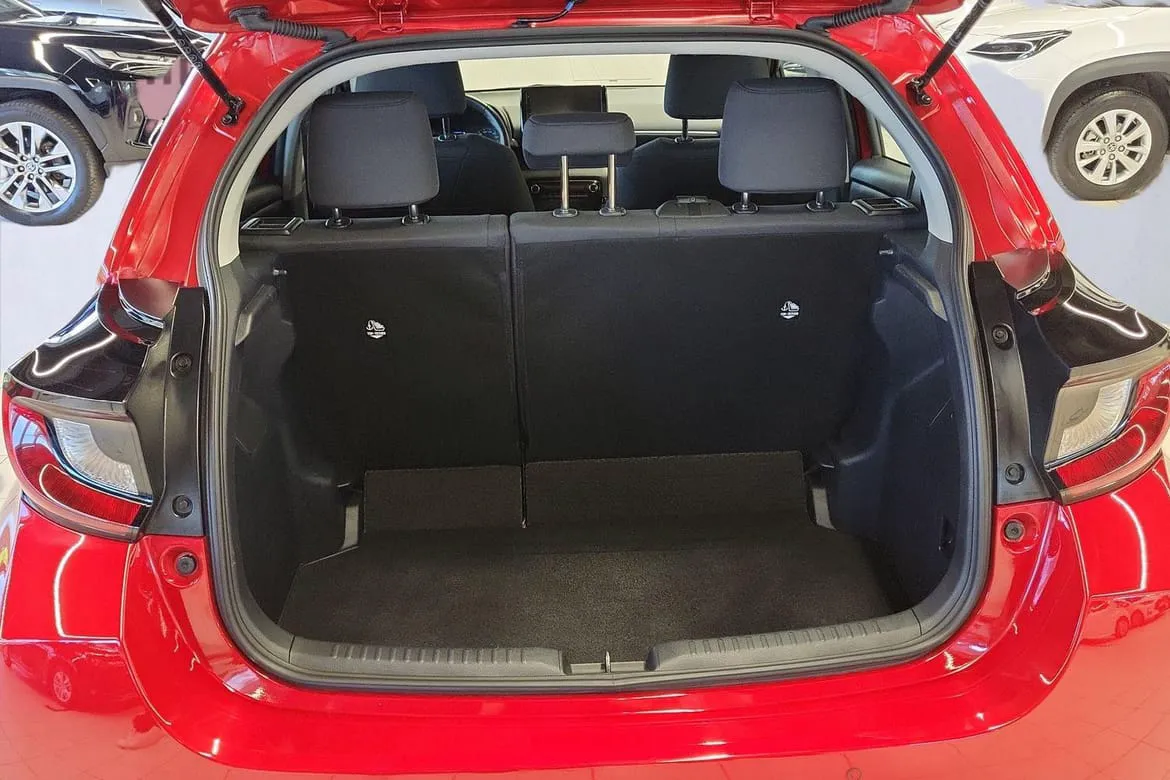 Vehicle image 10
