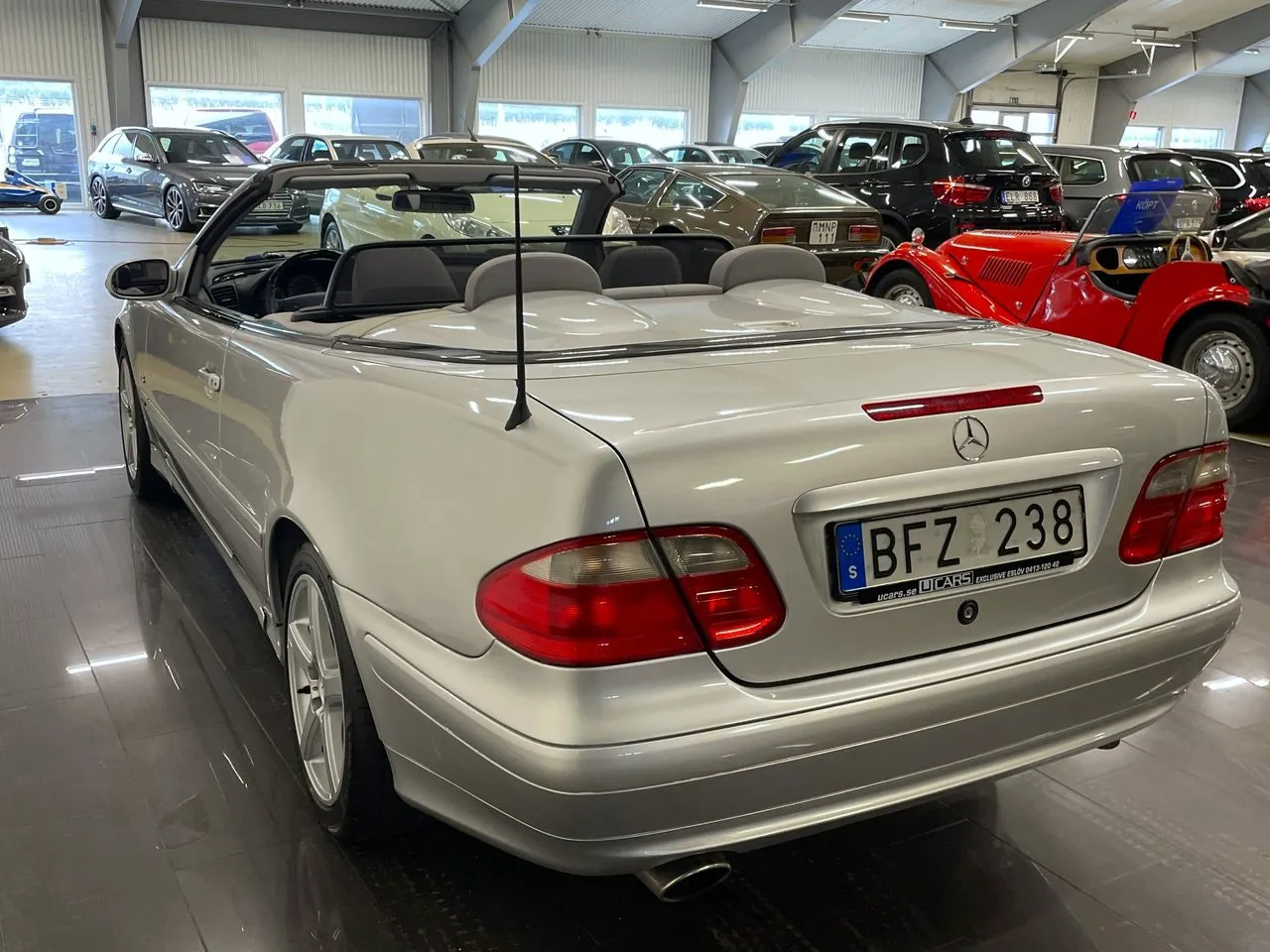 Vehicle image 4