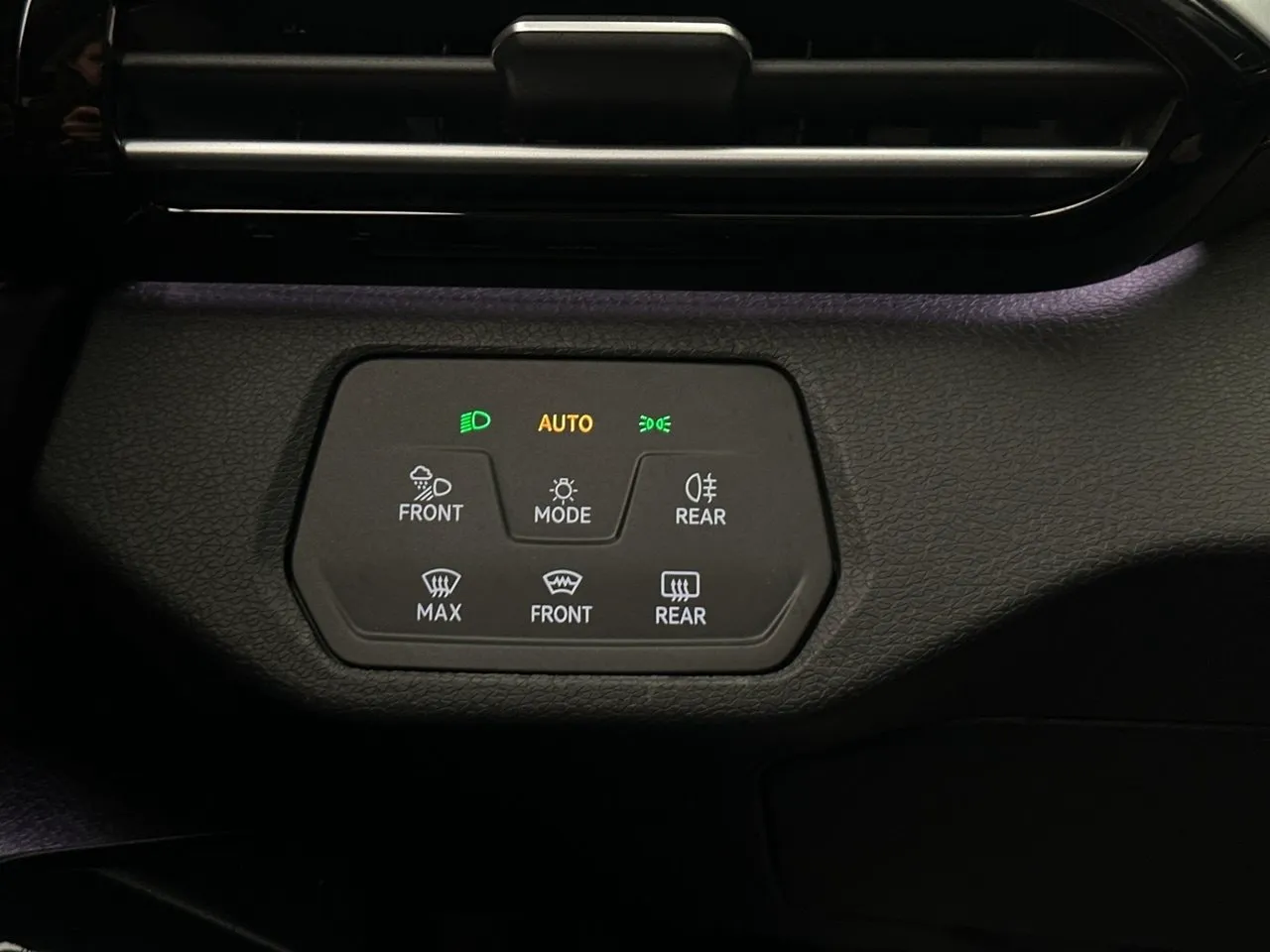 Vehicle image 34