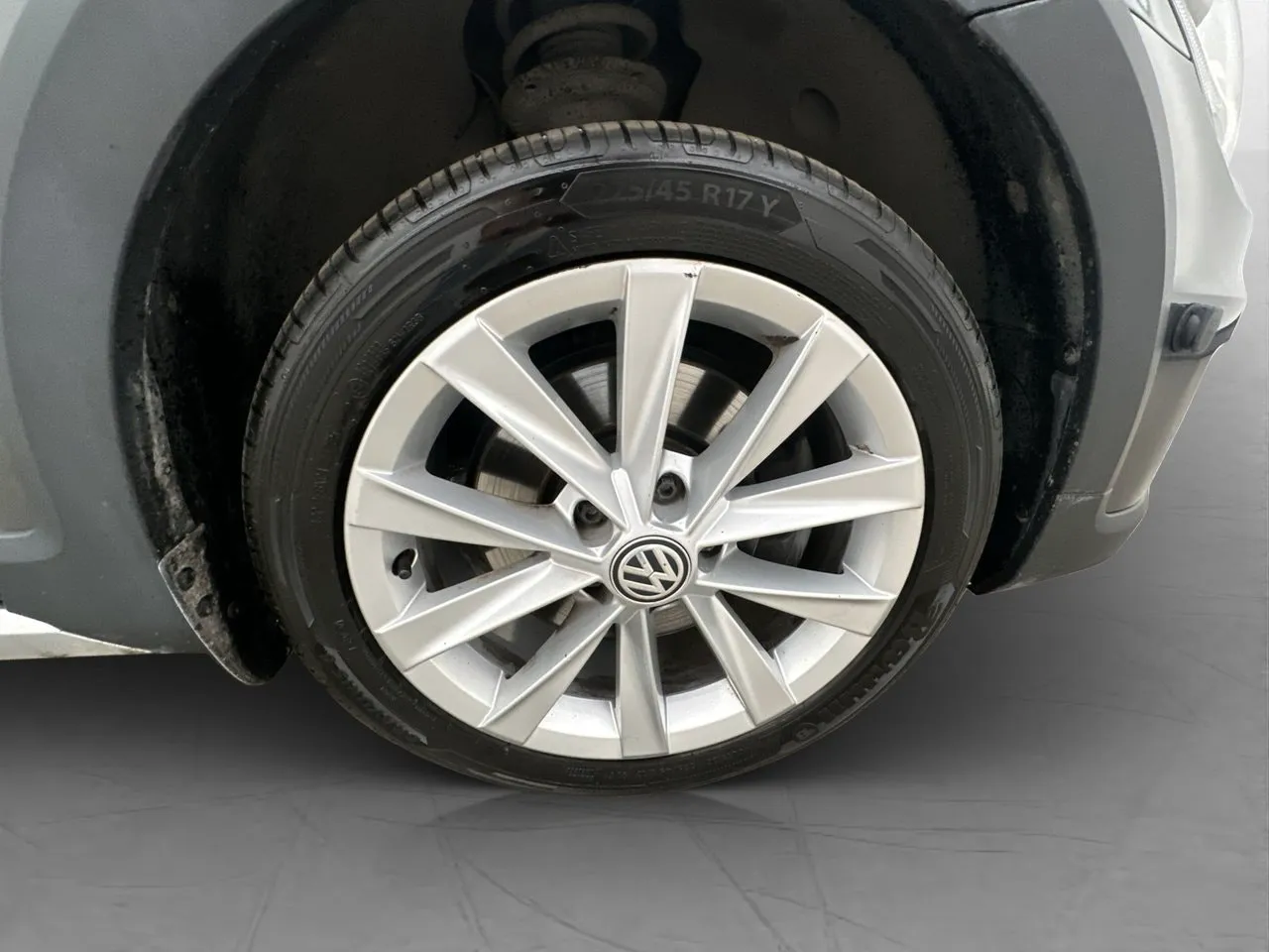 Vehicle image 25