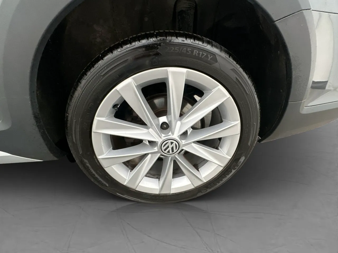 Vehicle image 23