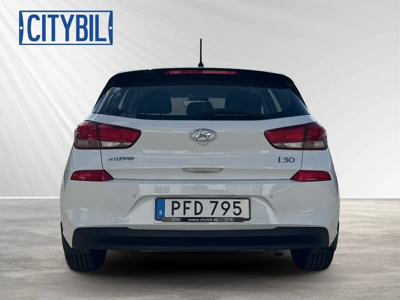 Vehicle image 10