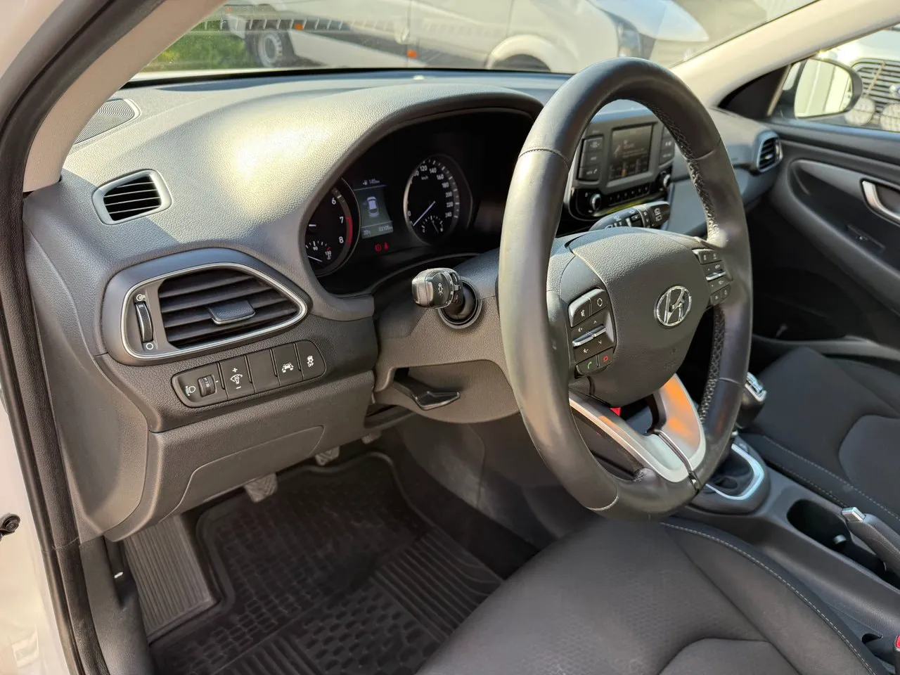 Vehicle image 18
