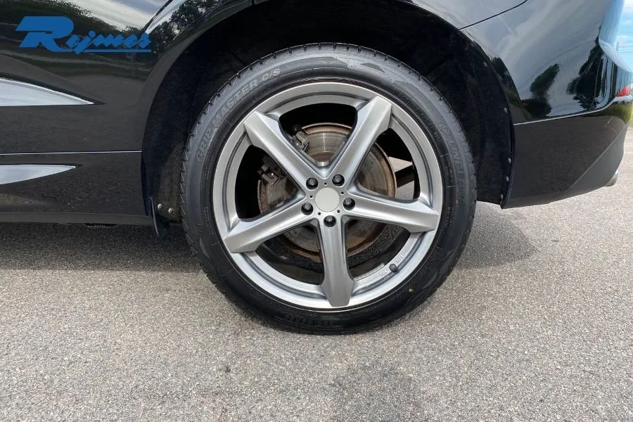 Vehicle image 14