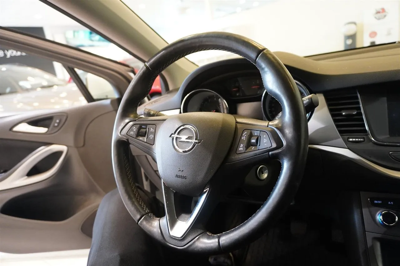 Vehicle image 18