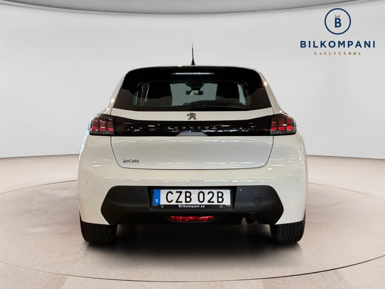 Vehicle image 3