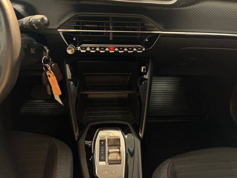 Peugeot 208 bild 12