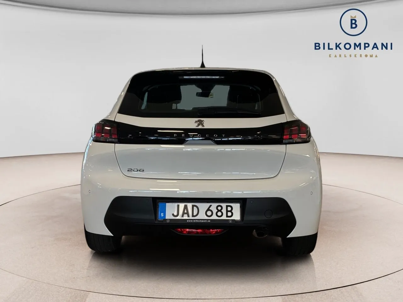 Vehicle image 3