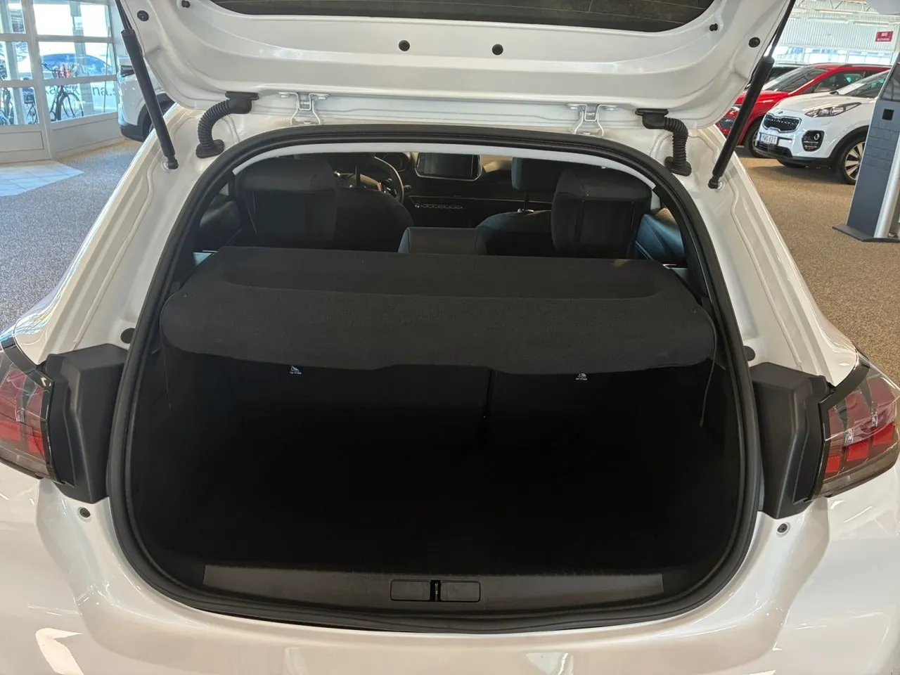 Vehicle image 18