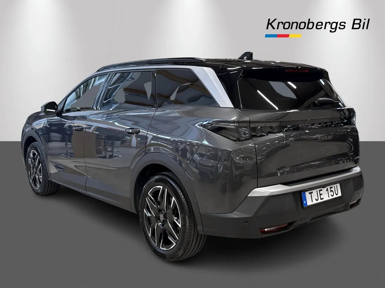 Vehicle image 5