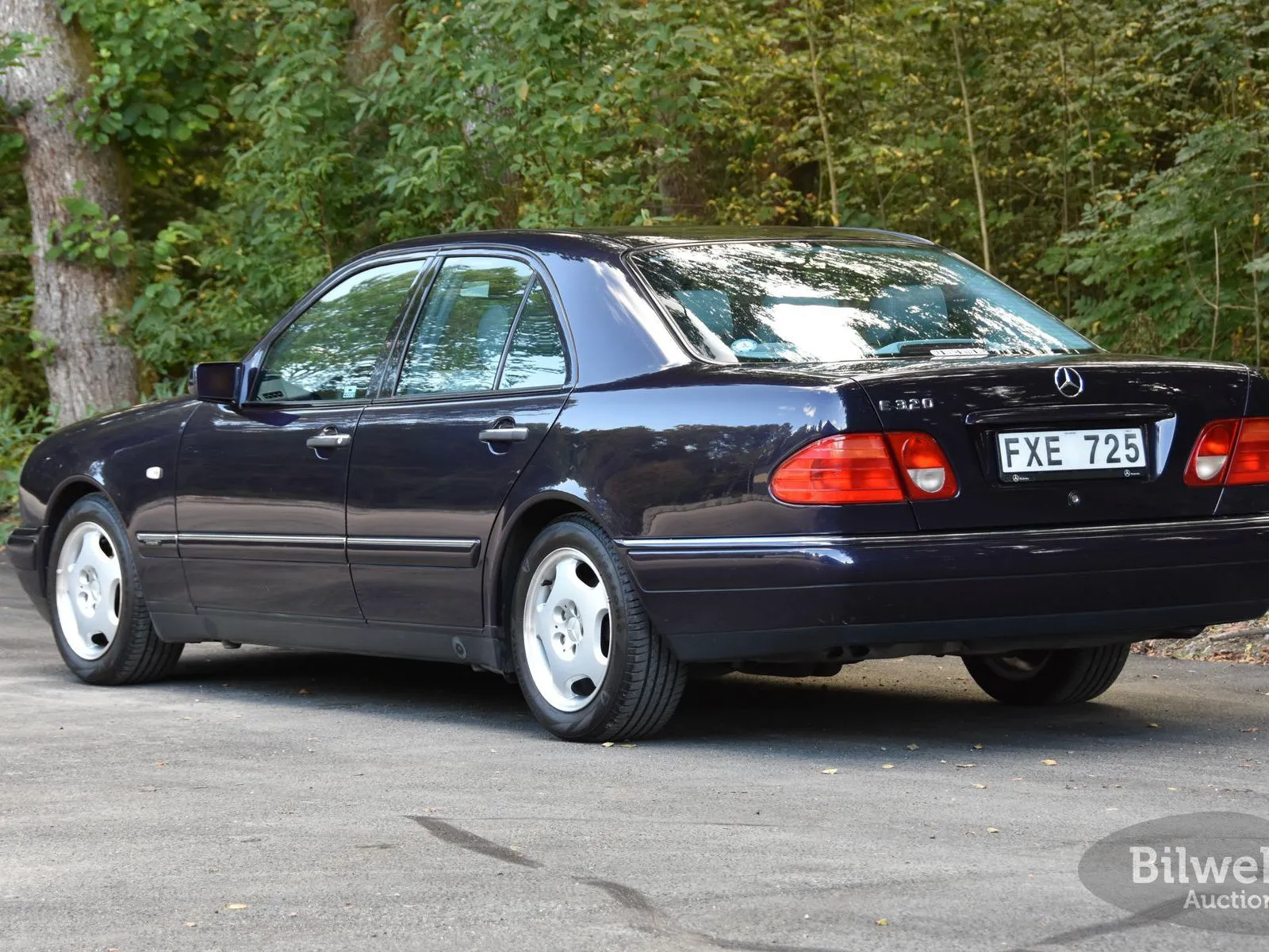 Vehicle image 21