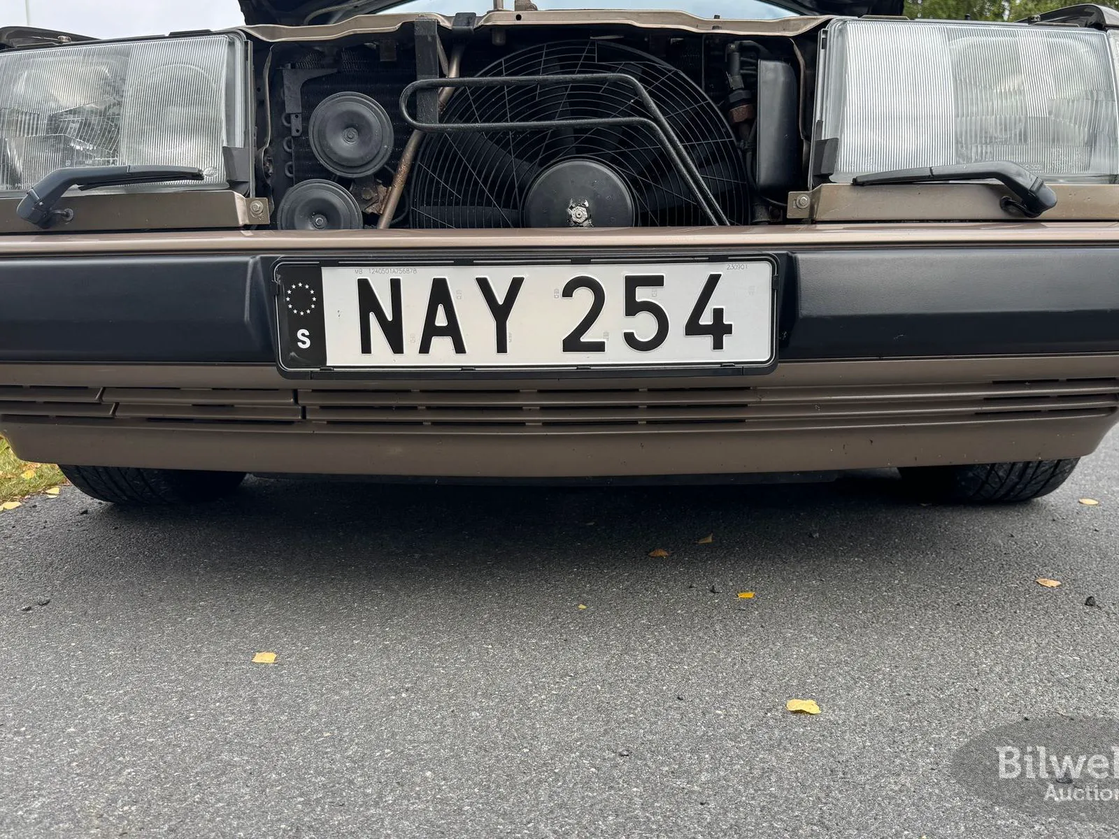 Vehicle image 90