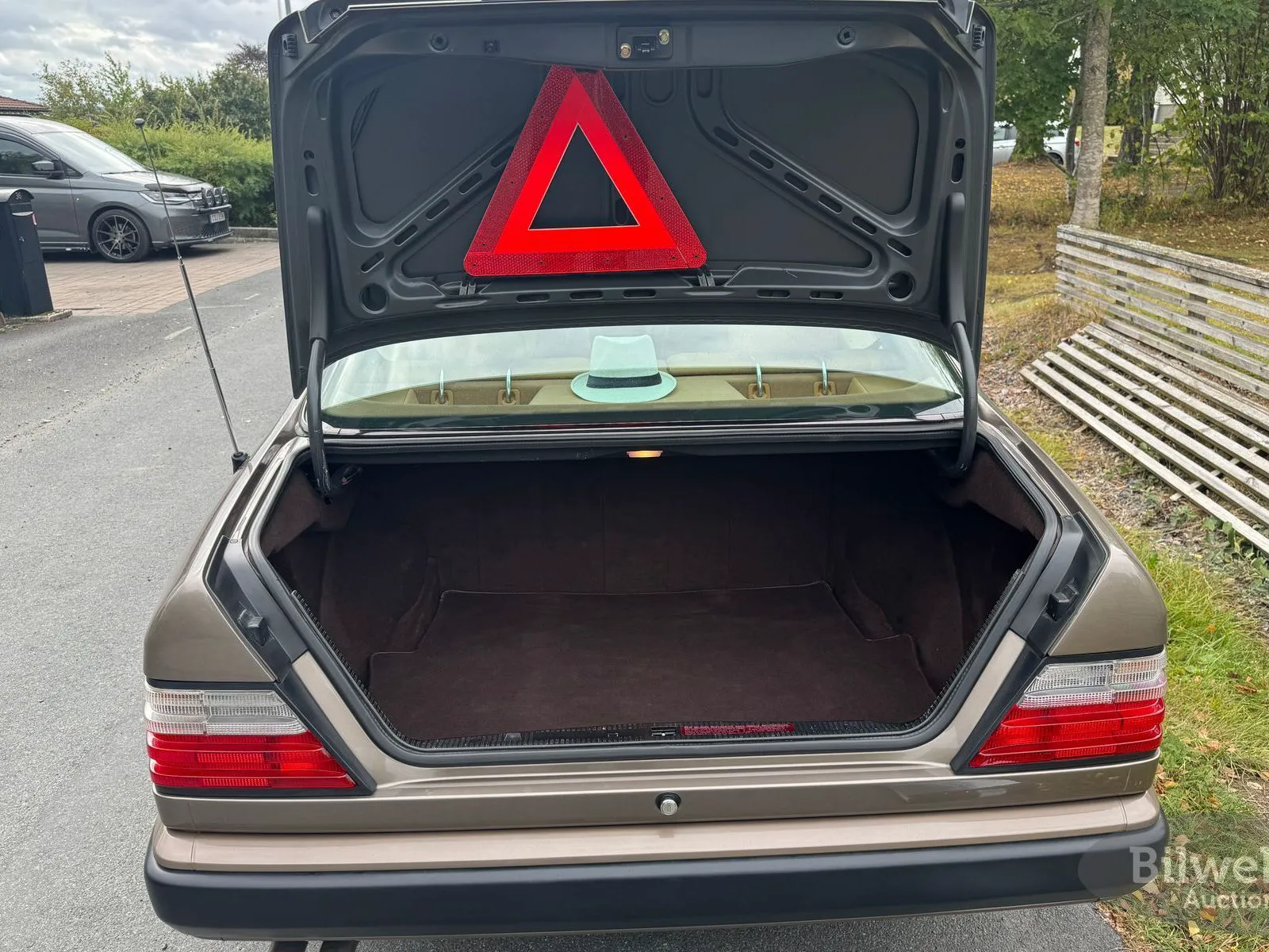 Vehicle image 60