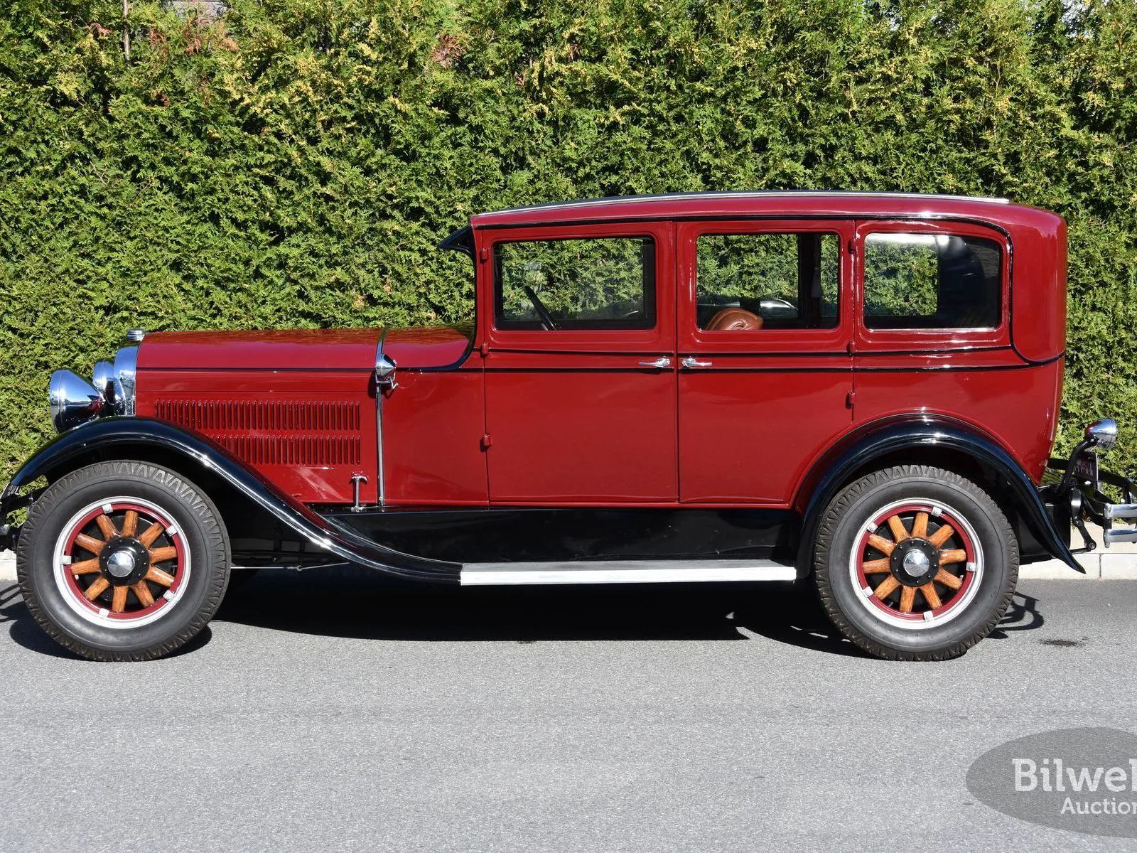 Vehicle image 15
