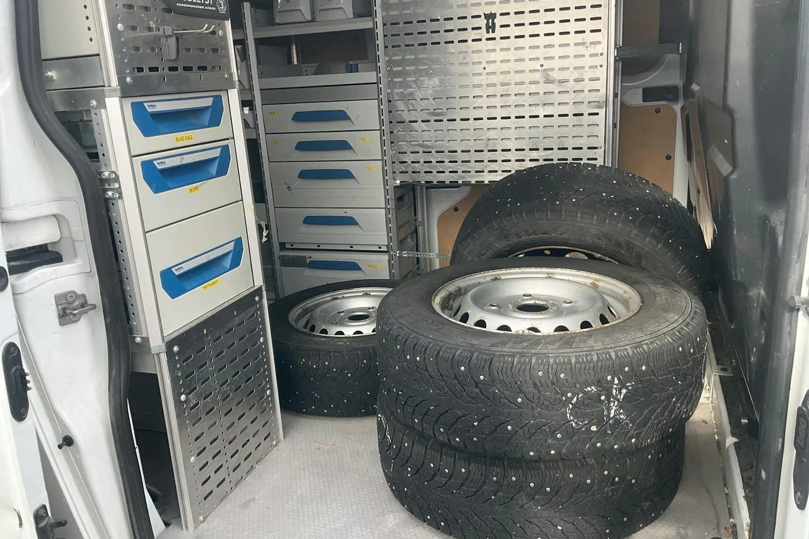 Vehicle image 7