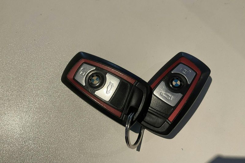BMW 320 bild 16