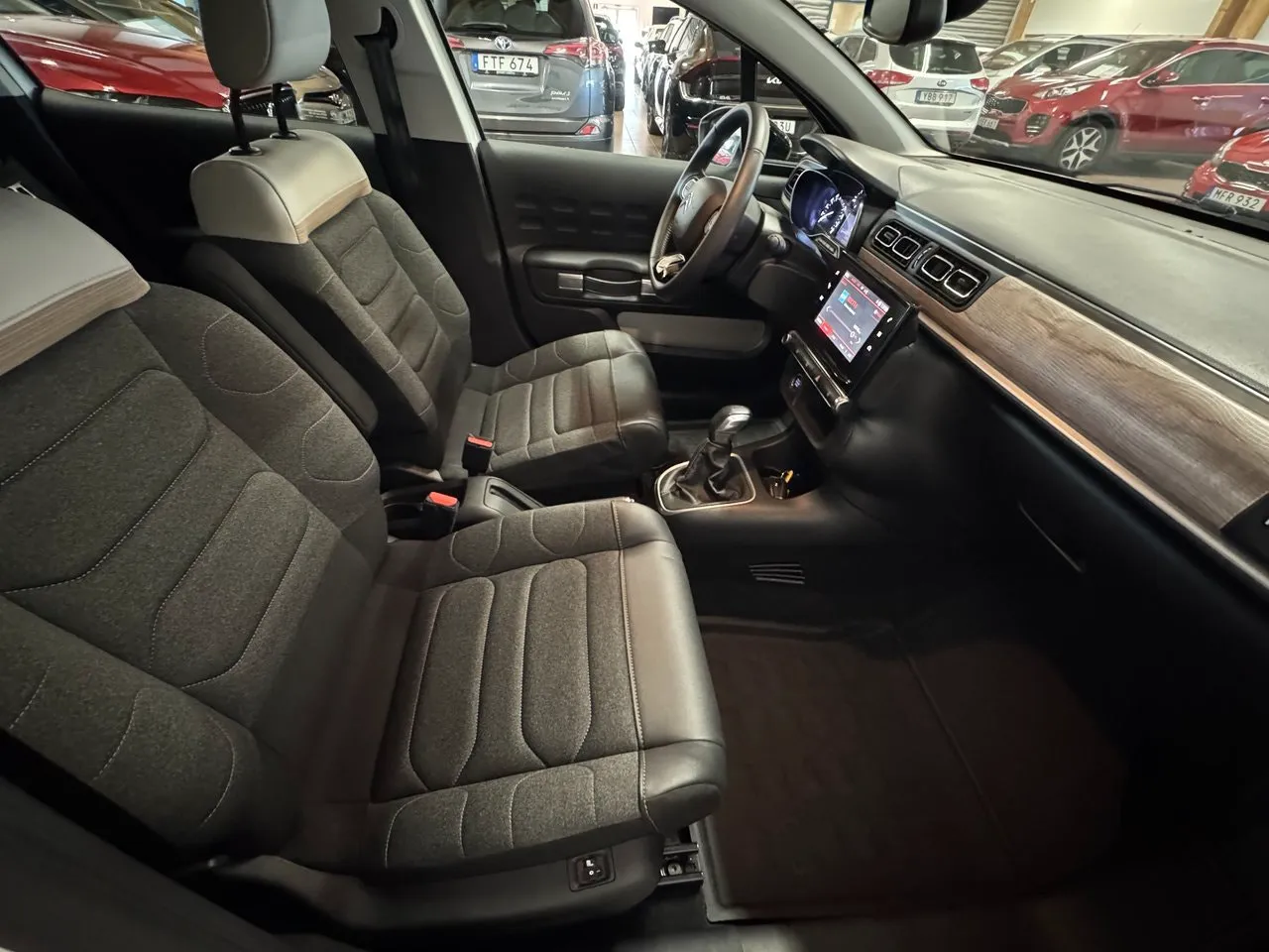Vehicle image 9