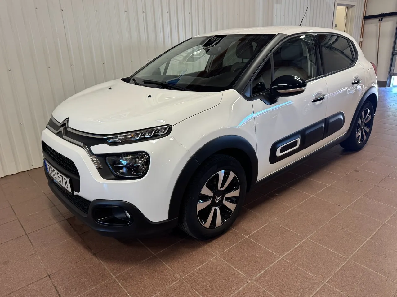 Vehicle image 1