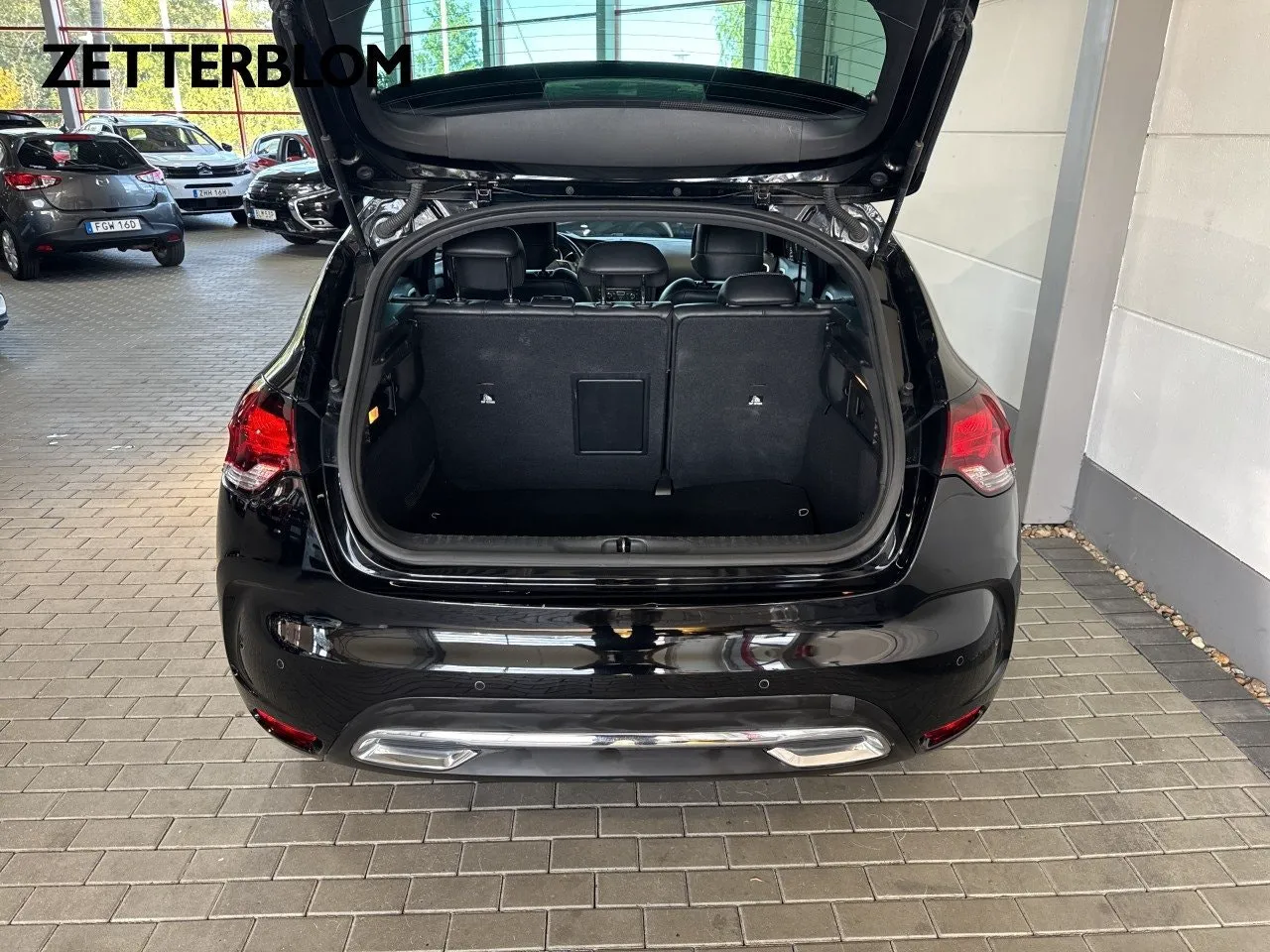 Vehicle image 5