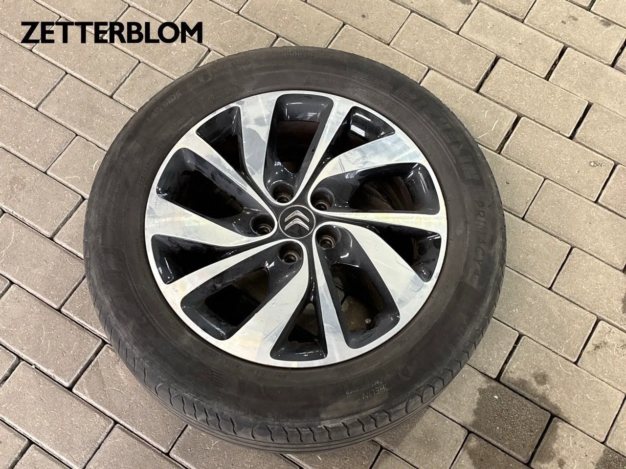 Vehicle image 12