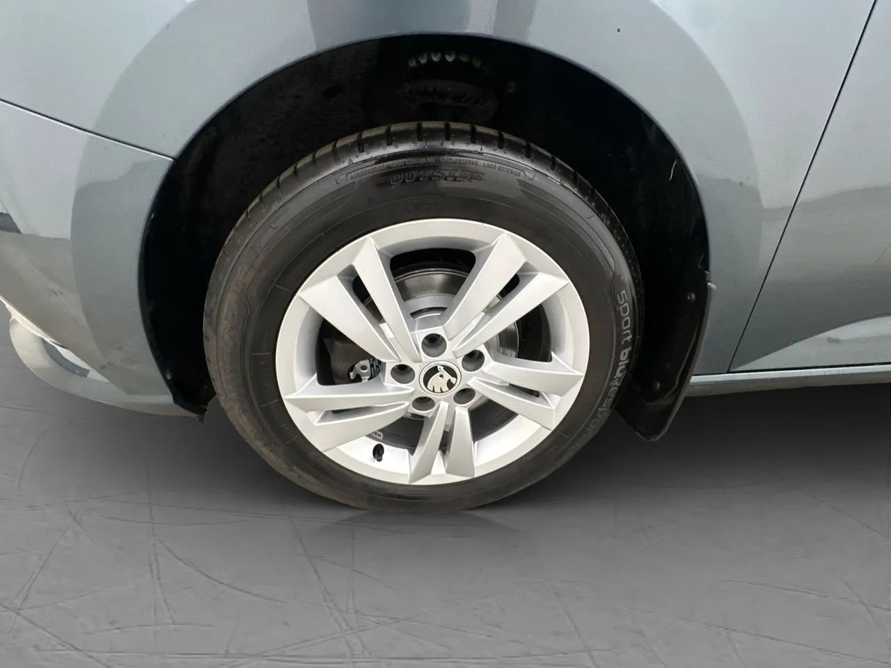 Vehicle image 21
