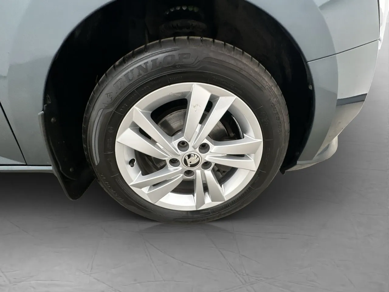 Vehicle image 24