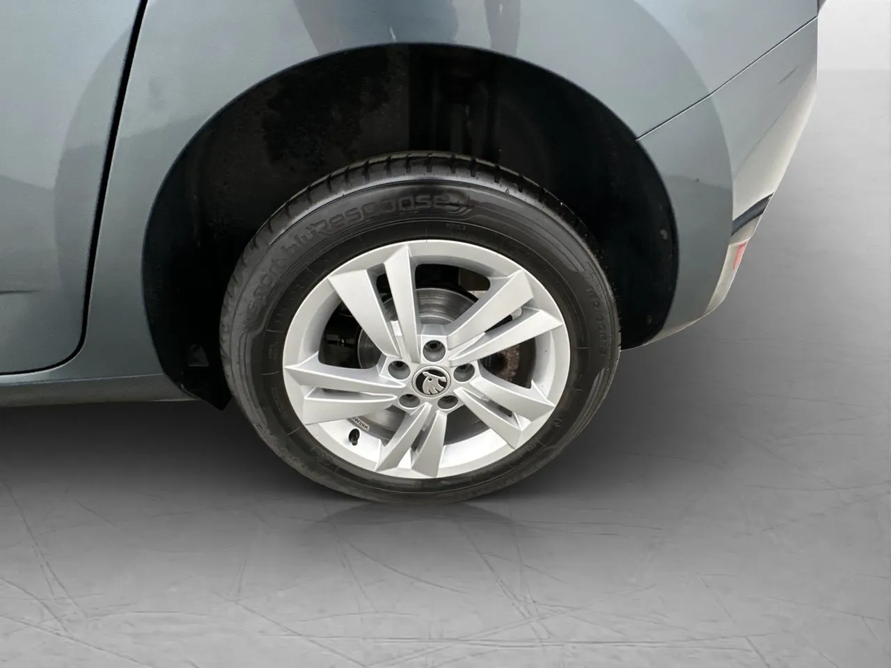 Vehicle image 22