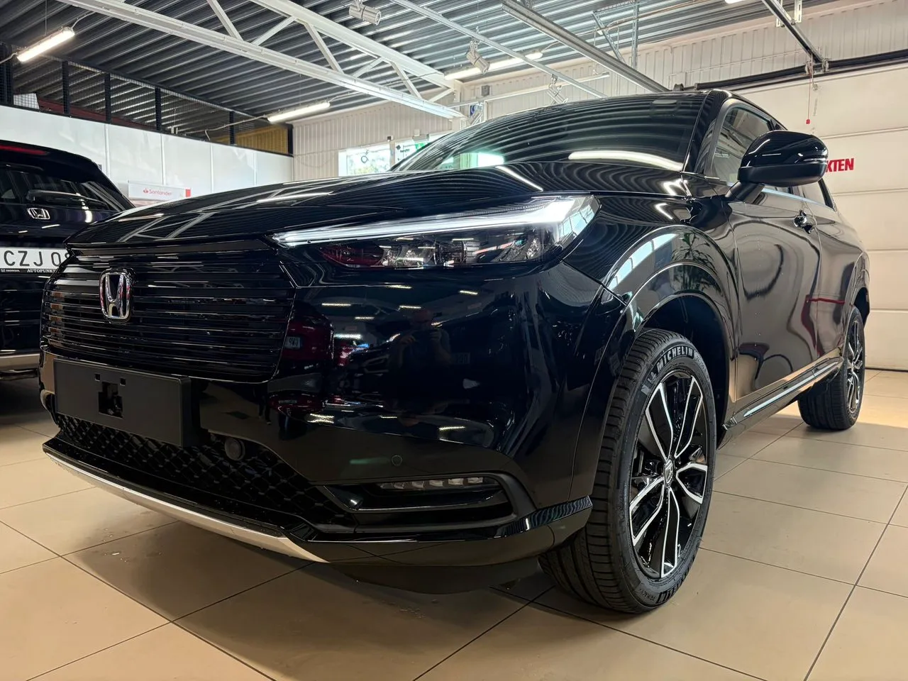 Vehicle image 16