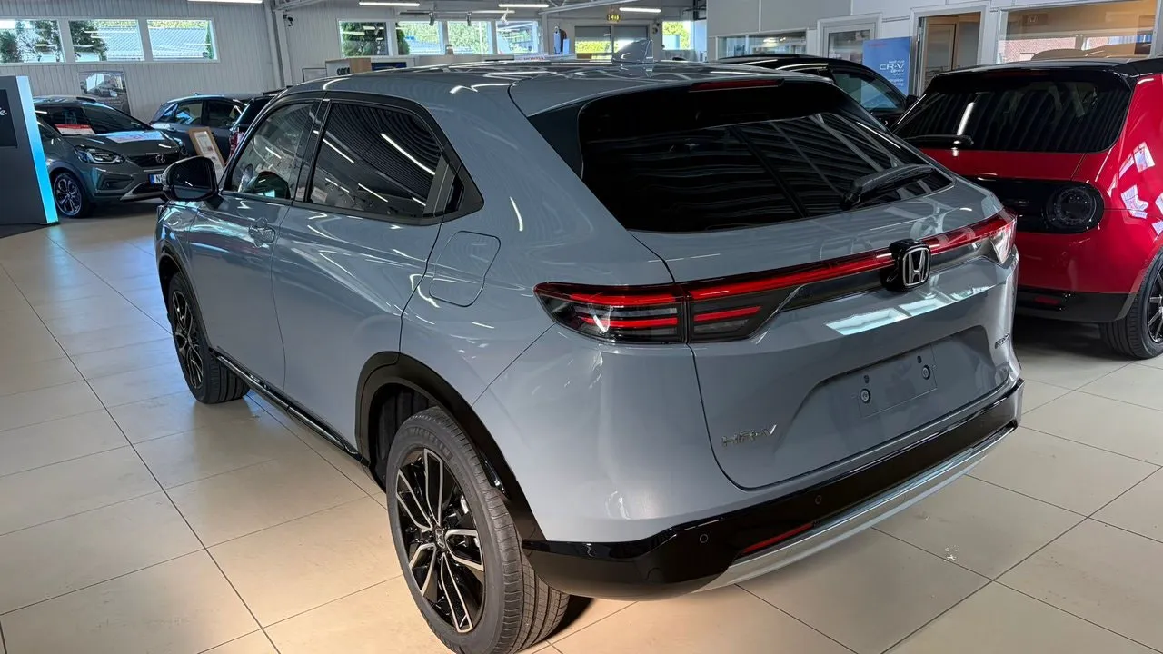 Vehicle image 11