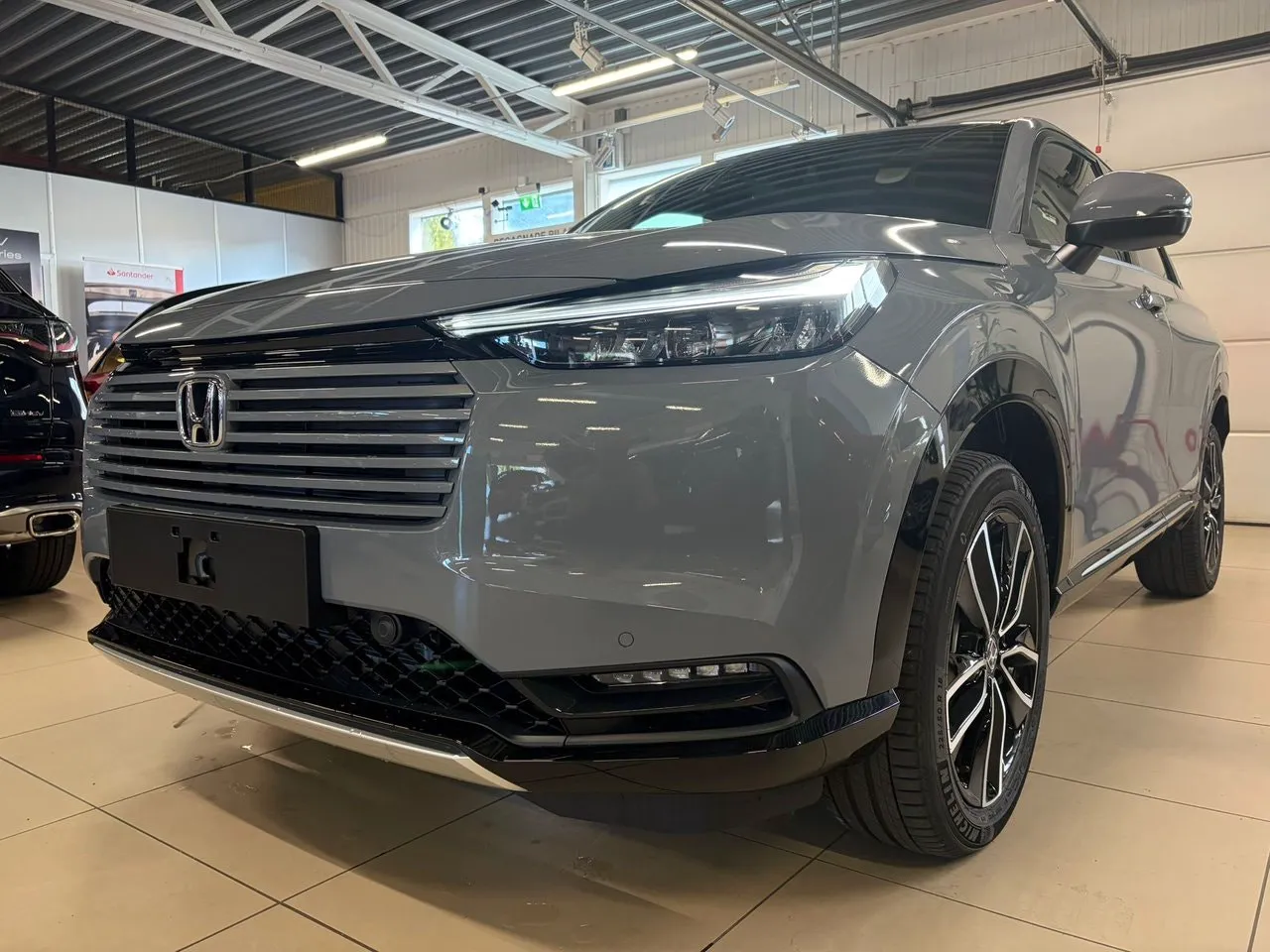 Vehicle image 16