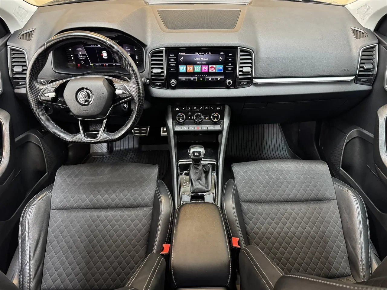 Vehicle image 10