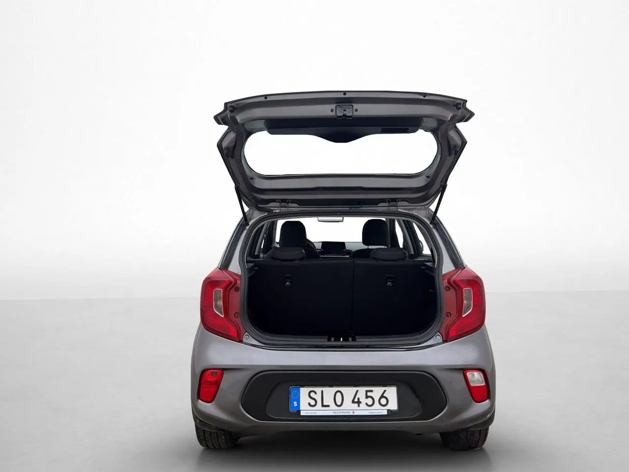 Vehicle image 15