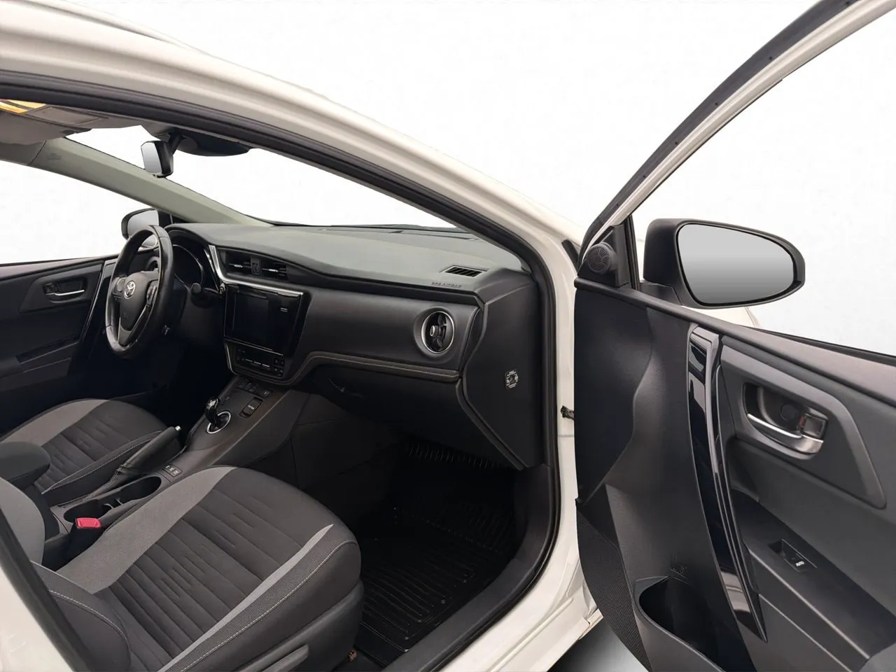 Vehicle image 18