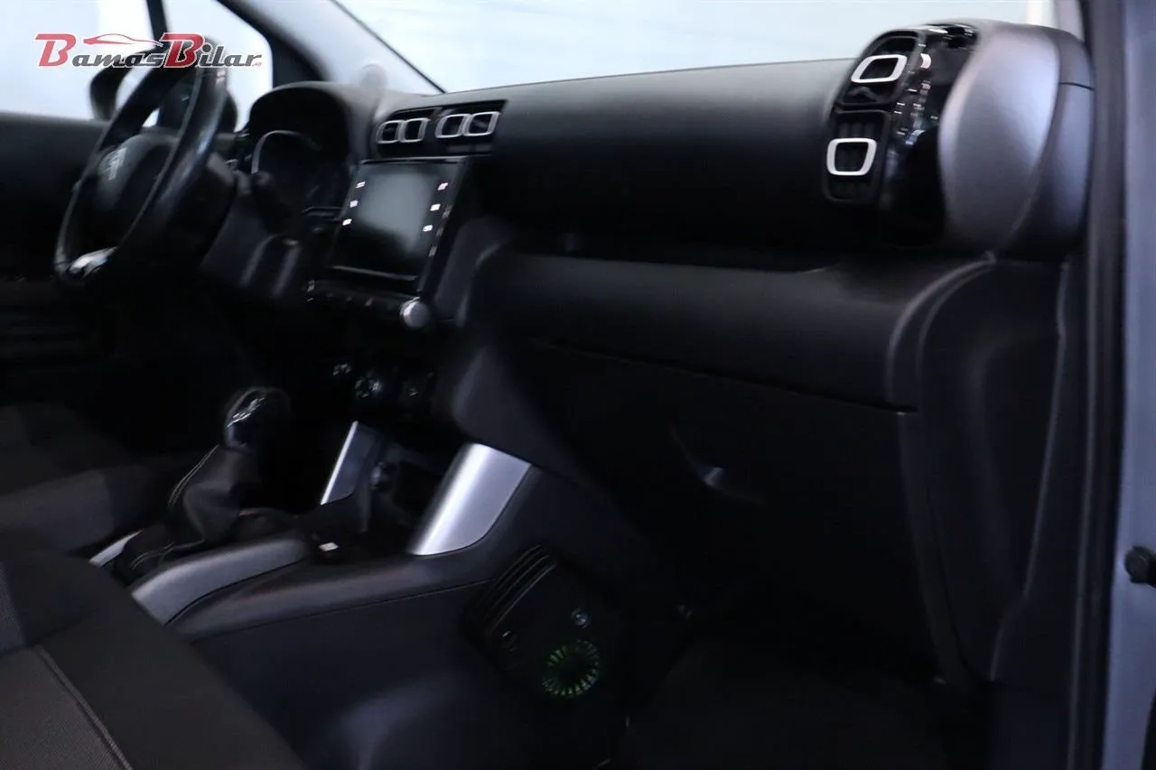Vehicle image 14