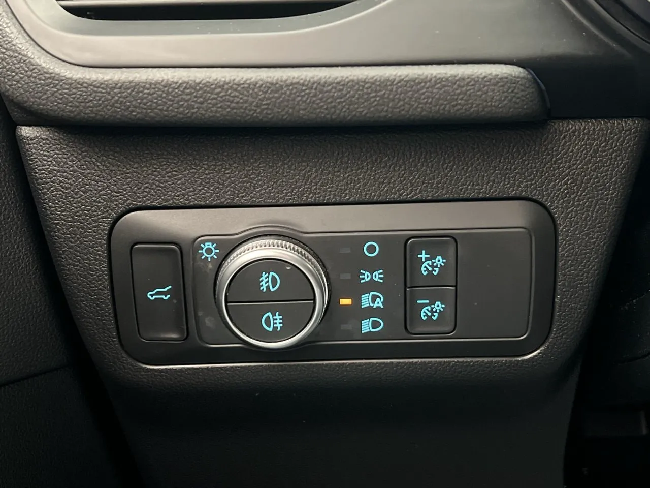 Vehicle image 28