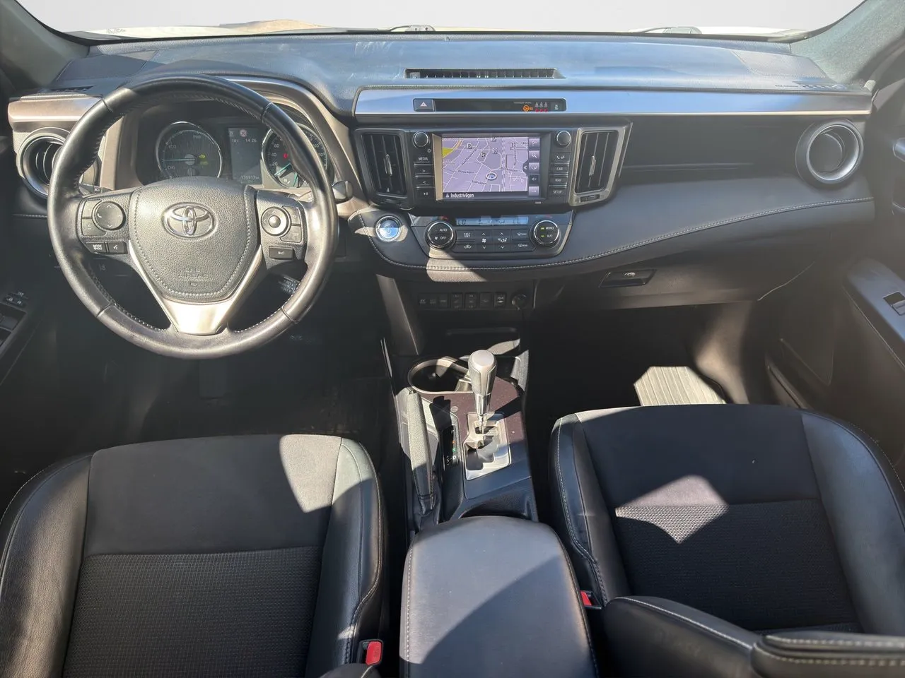 Vehicle image 10