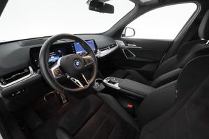 BMW iX1 bild 13
