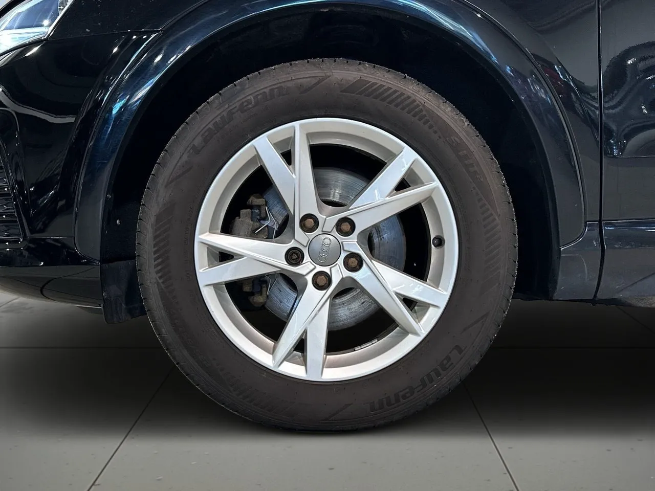 Vehicle image 13