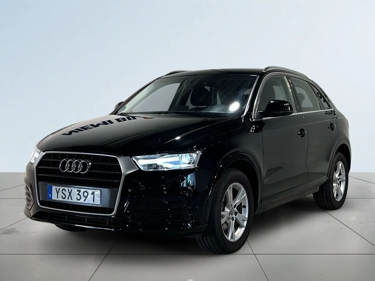 Vehicle image 15