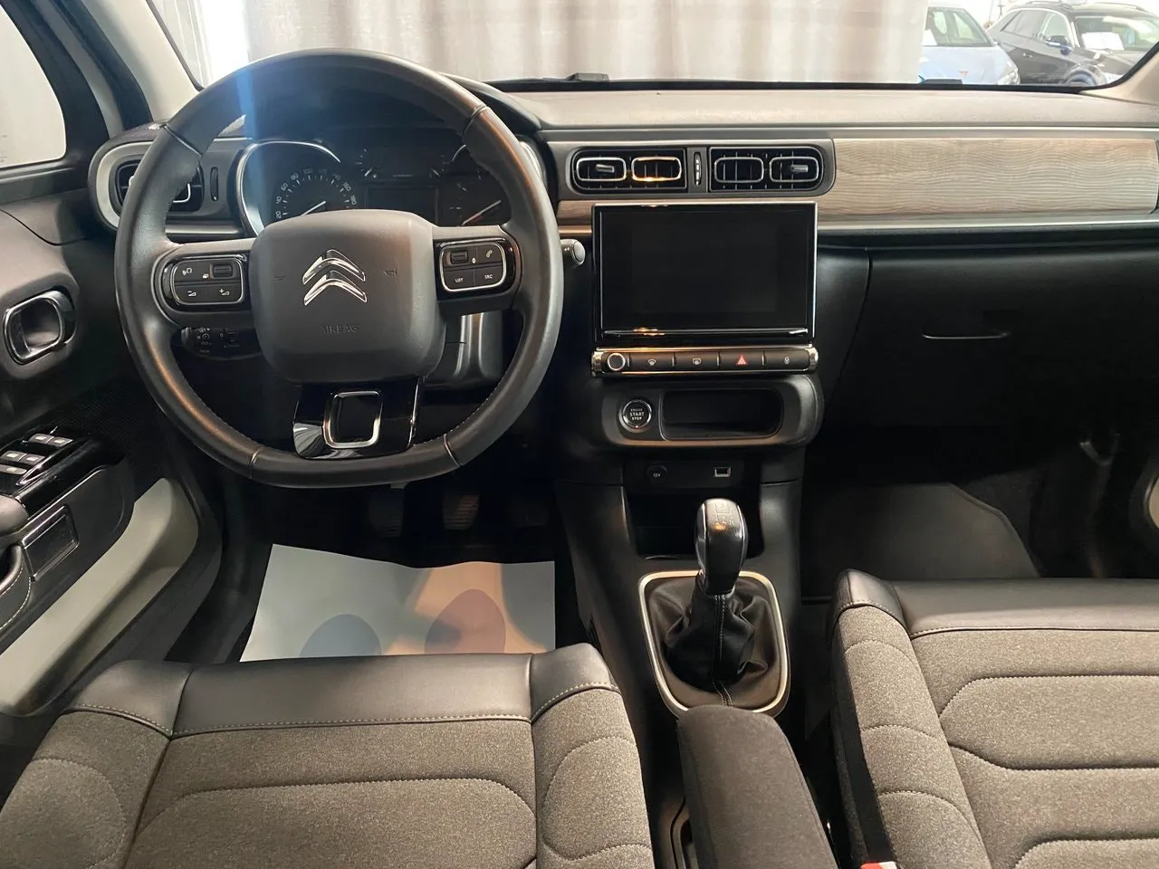 Vehicle image 7
